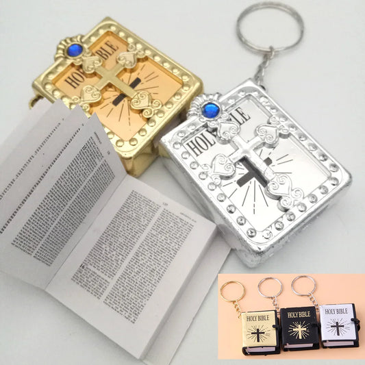 Imagen de Llavero con mini Biblia en inglés