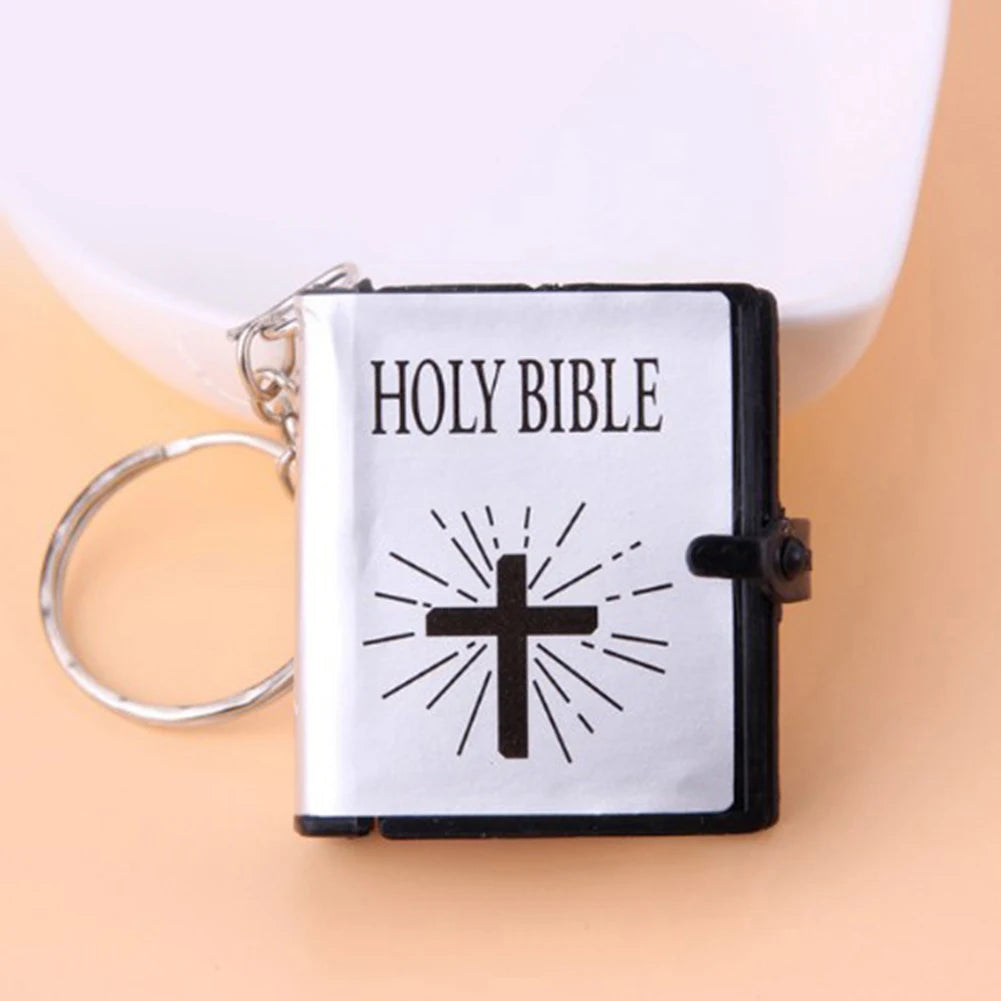 Imagen de Llavero con mini Biblia en inglés