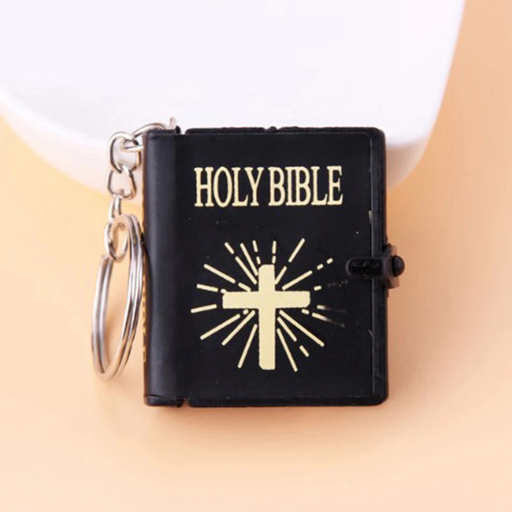 Imagen de Llavero con mini Biblia en inglés