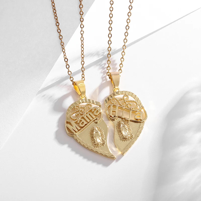 Imagen de Collar de cuentas con dije de la Virgen María